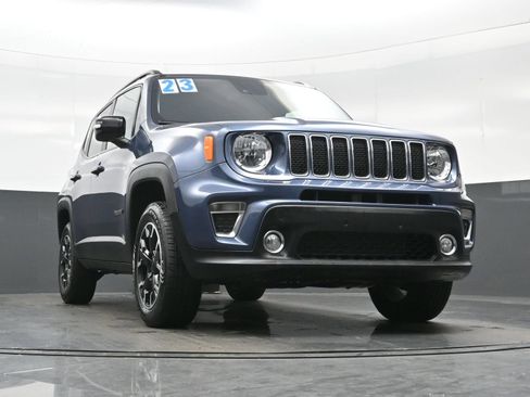 Used 2023 Jeep Renegade Latitude AWD/4WD image 33
