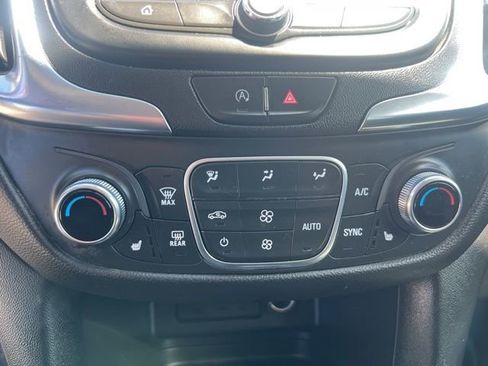 Used 2022 Chevrolet Equinox LT image 24