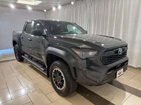 Certified 2025 Toyota Tacoma TRD Off-Road AWD/4WD image 7