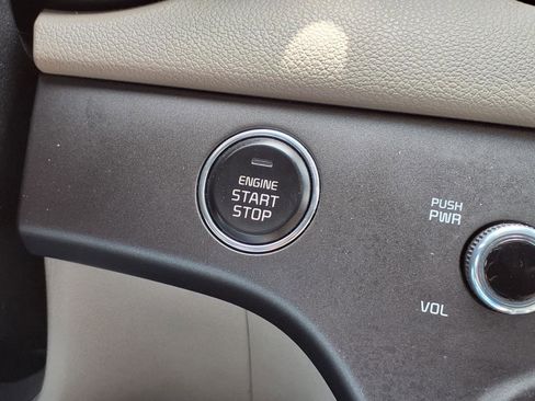 Used 2022 Kia Sportage LX w/ LX FWD Value Edition Package image 16