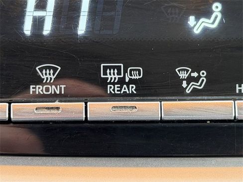 Used 2021 Toyota Corolla LE image 36