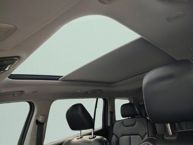 Used 2022 Jeep Grand Cherokee L Limited AWD/4WD image 28