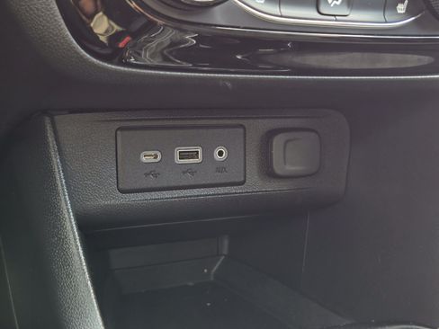 Used 2022 Buick Encore GX Preferred w/ Cold Weather Comfort Package FWD image 22