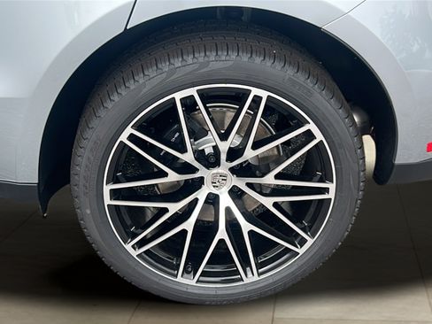New 2026 Porsche Macan AWD/4WD image 14