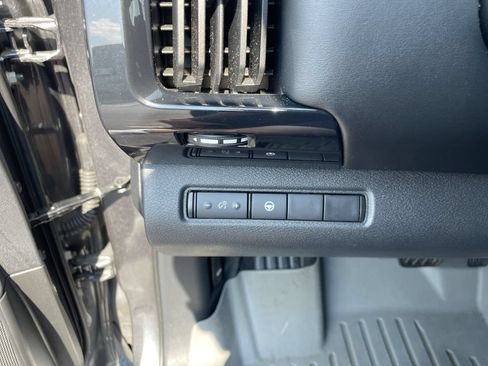 Used 2022 Nissan Pathfinder SV FWD image 17