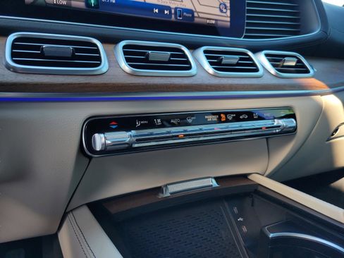 Certified 2025 Mercedes-Benz GLS 450 4MATIC image 31