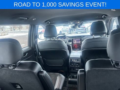 Used 2023 Jeep Grand Cherokee L Laredo image 21