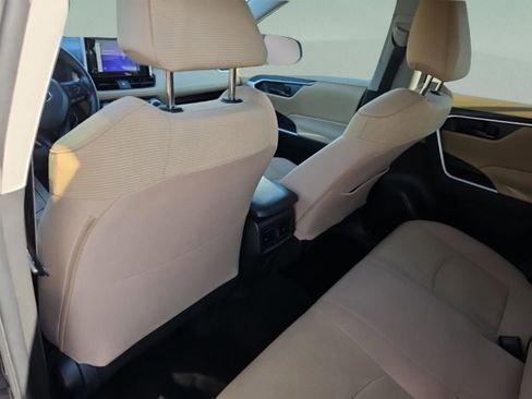 Used 2025 Toyota RAV4 LE image 21