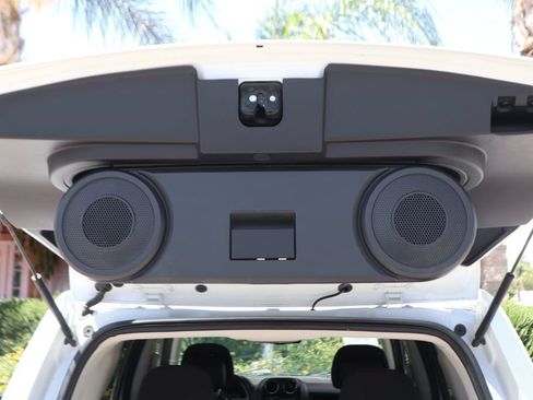 Used 2016 Jeep Patriot Latitude w/ Sun/Sound Group FWD image 9