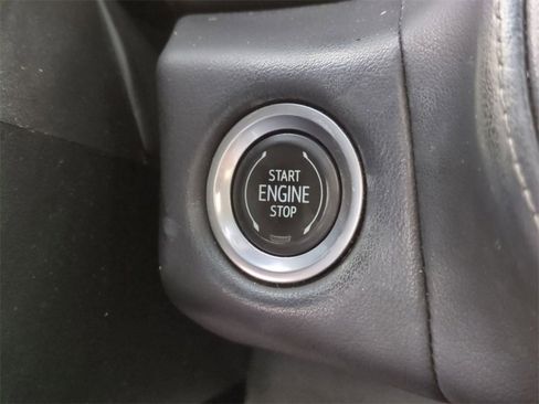 Used 2022 Chevrolet Suburban LT w/ Luxury Package image 17