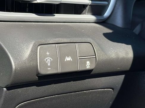 Used 2023 Hyundai Elantra Limited FWD image 18