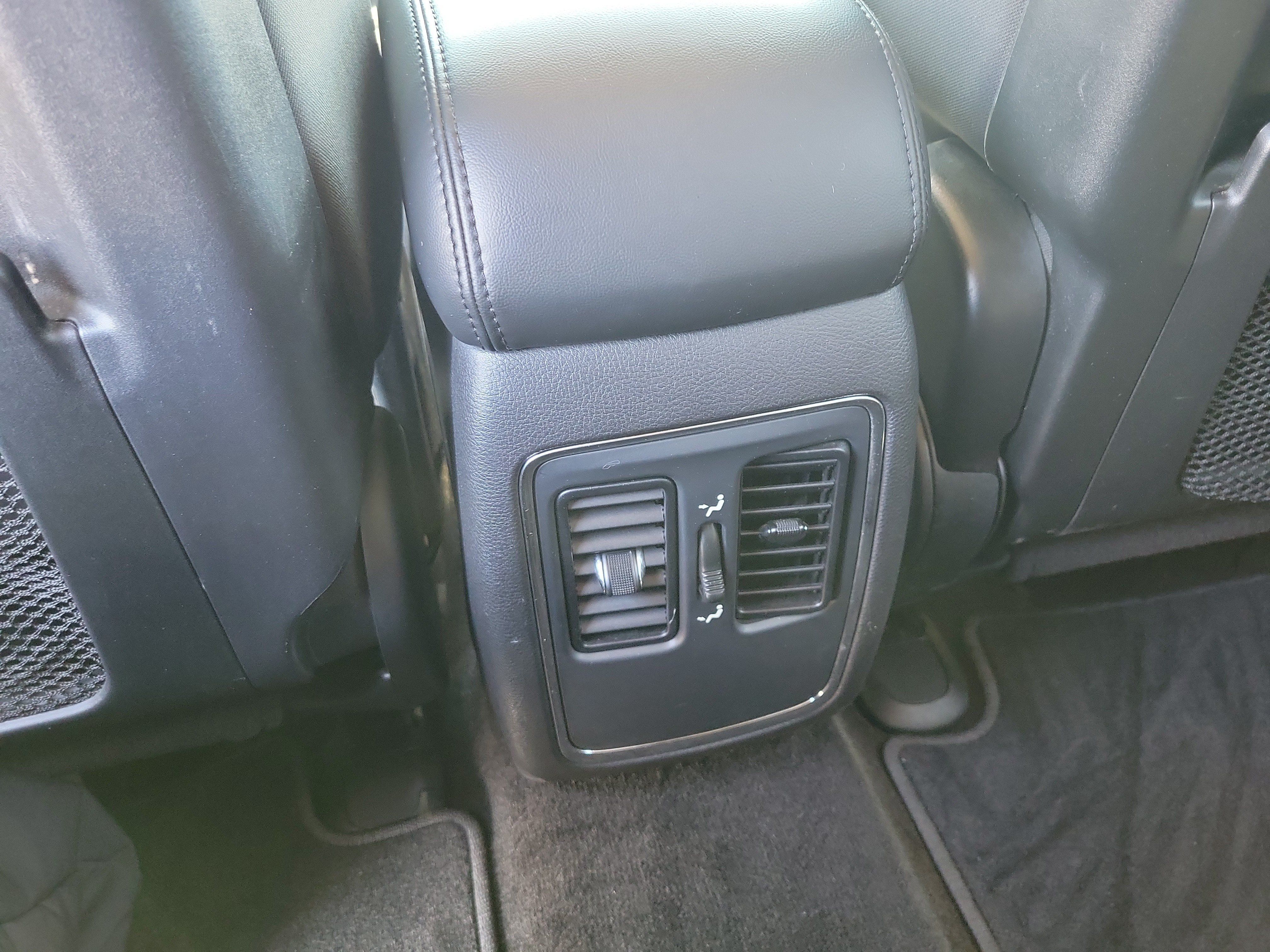 Used 2013 Jeep Grand Cherokee Laredo w/ Laredo E Group AWD/4WD image 14