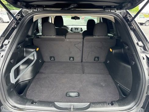 Used 2017 Jeep Cherokee Sport FWD image 15