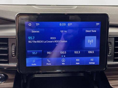 Used 2022 Ford Explorer Limited w/ Equipment Group 301A AWD/4WD image 7