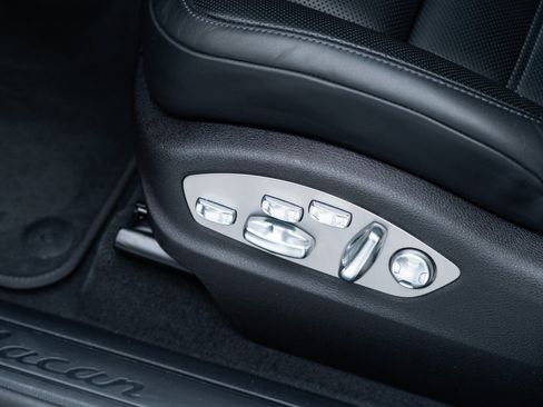 Certified 2026 Porsche Macan AWD/4WD image 15