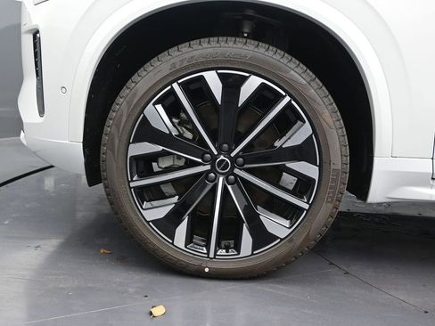 New 2026 Volvo XC90 T8 Plus w/ Protection Package Premier AWD/4WD image 9
