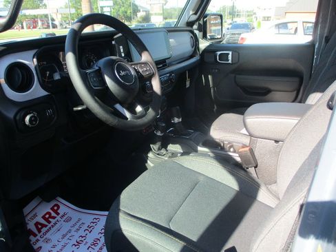 New 2025 Jeep Gladiator Willys image 3