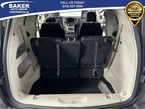 Used 2023 Chrysler Pacifica Touring-L image 26