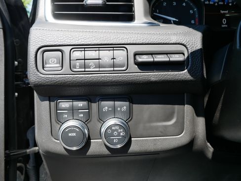 Used 2021 GMC Yukon XL Denali w/ Denali Premium Package AWD/4WD image 8