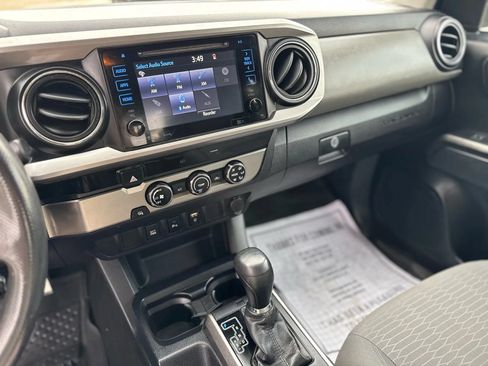 Used 2017 Toyota Tacoma SR5 w/ Tow Package RWD image 20