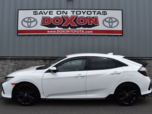 Used 2017 Honda Civic Sport image 4
