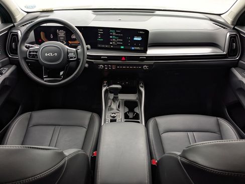 Certified 2025 Kia Sorento S image 25