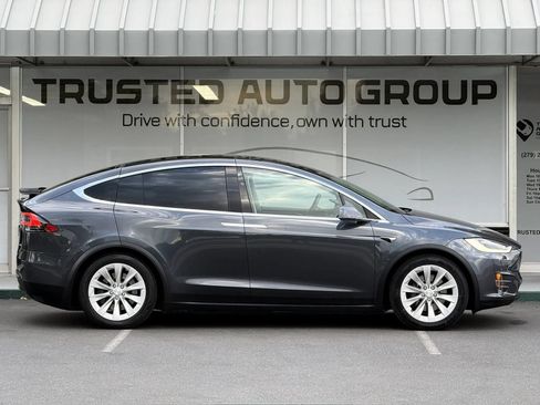 Used 2018 Tesla Model X 75D AWD/4WD image 5