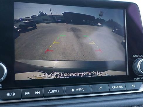 Used 2025 Nissan Rogue SV FWD image 23