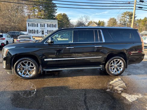 Used 2019 Cadillac Escalade ESV Luxury image 2