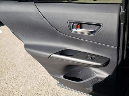 Used 2021 Toyota Venza Limited image 23