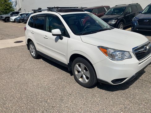 Used 2016 Subaru Forester 2.5i Premium w/ All-Weather Package AWD/4WD image 2