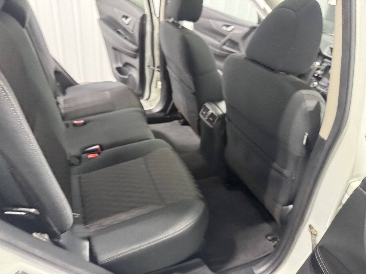 Used 2020 Nissan Rogue SV AWD/4WD image 21