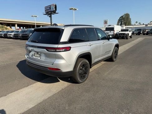 New 2026 Jeep Grand Cherokee Altitude AWD/4WD image 7