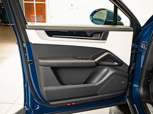 New 2026 Porsche Cayenne Coupe image 25