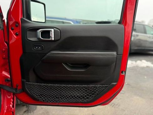 Used 2023 Jeep Wrangler Sahara image 15