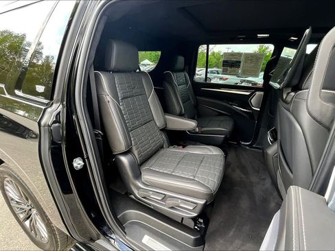 Used 2025 Cadillac Escalade ESV Sport Platinum image 20