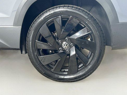 Certified 2024 Volkswagen Taos SE w/ Panoramic Sunroof Package AWD/4WD image 31