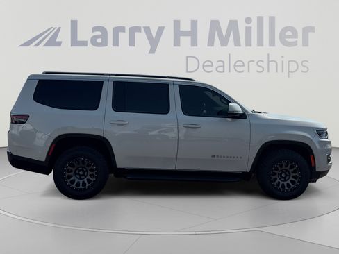 Used 2022 Jeep Wagoneer Series I AWD/4WD image 6
