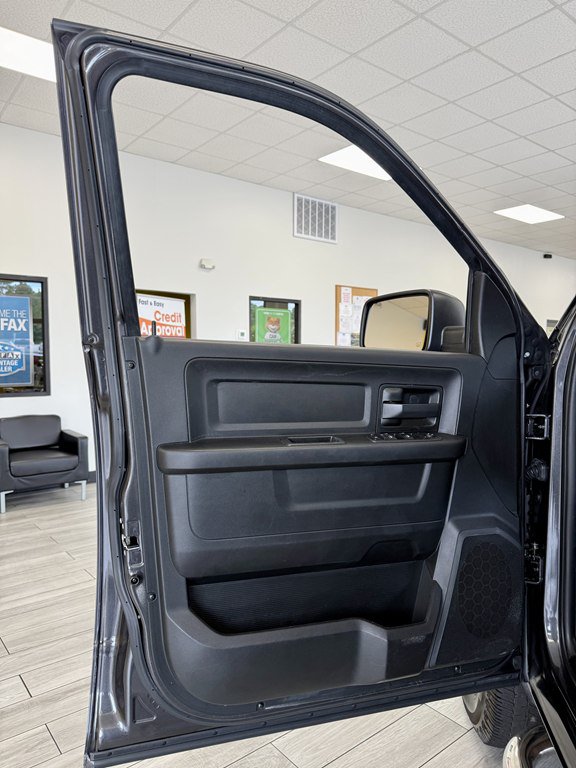 Used 2018 RAM 2500 Tradesman w/ Chrome Appearance Group RWD image 15