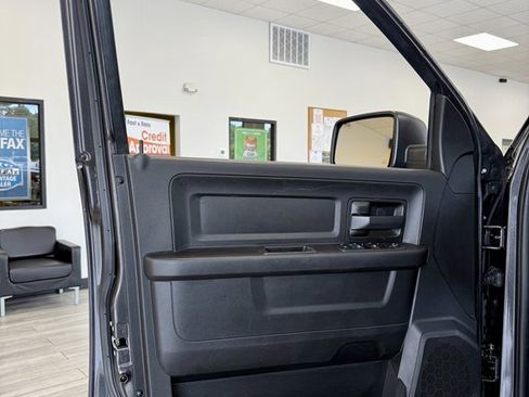 Used 2018 RAM 2500 Tradesman w/ Chrome Appearance Group RWD image 15