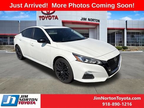 Used 2021 Nissan Altima 2.5 SR w/ SR Premium Package FWD image 2