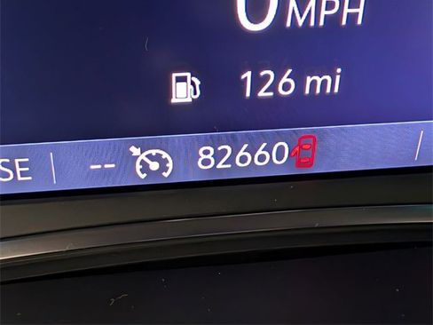 Used 2022 Chevrolet Traverse LT image 18