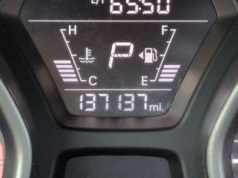 Used 2014 Hyundai Elantra SE w/ Option Group 02 FWD image 25
