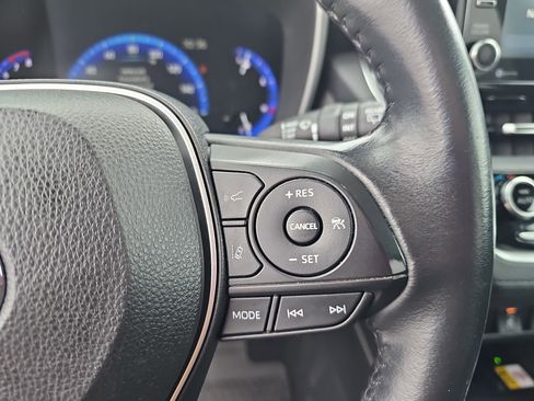 Used 2022 Toyota Corolla Cross XLE image 19