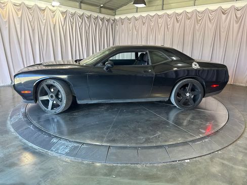 Used 2015 Dodge Challenger SXT RWD image 8