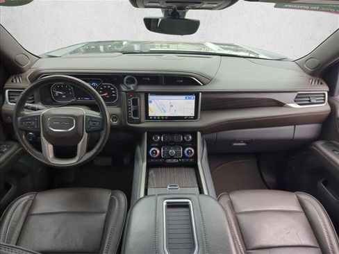 Used 2021 GMC Yukon XL Denali w/ Denali Premium Package image 18