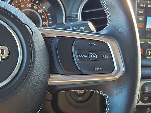 Used 2018 Jeep Wrangler Unlimited Sahara image 22