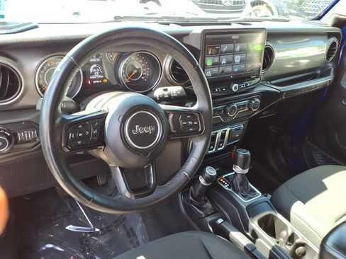 Used 2019 Jeep Wrangler Sport AWD/4WD image 6