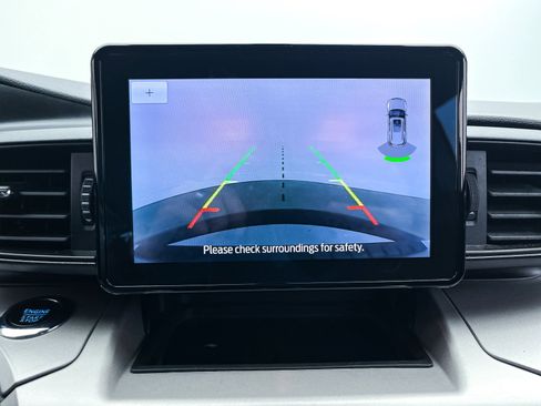 Used 2023 Ford Explorer XLT image 6