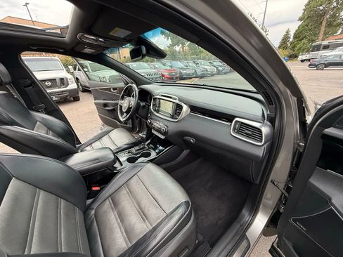 Used 2017 Kia Sorento SX image 20